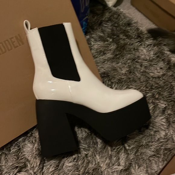 STEVE MADDEN!! BRAND NEW NEVER BEEN WORN BEFORE TEASER WHITE PATENT HEEL BOOTS - Picture 6 of 13